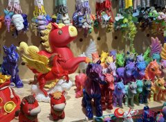 “比如去年的‘伴飞小鸟