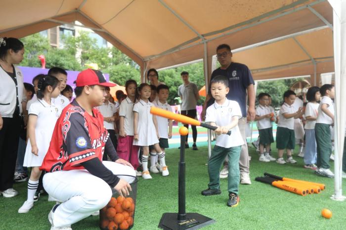 2025快乐垒球进社区、进校园系列活动正式启动：