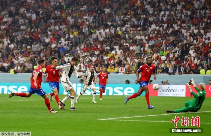 VAR技术争议引爆卡塔尔世界杯 关键判罚引发球迷