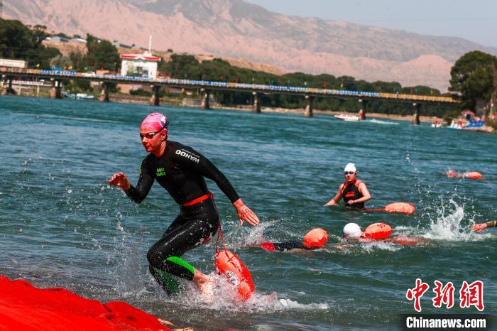 国际泳士齐聚贵德 挑战黄河激流