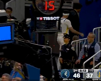 库里第二节意外受伤离场 森林狼勇士赛变局初现