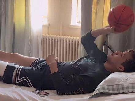 张展硕800自7分44秒45夺金，50米绝杀奥运冠军