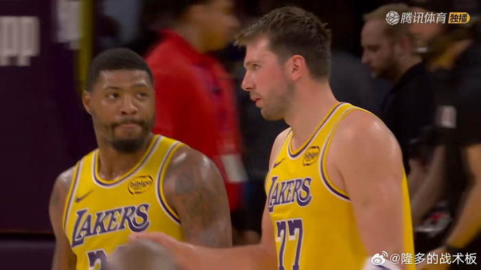 湖人半场61-50领先掘金 掘金遭遇开门黑