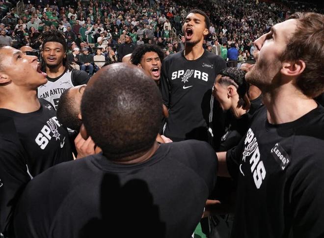 前NBA球星尼克-杨：马刺年轻阵容难扛季后赛考验