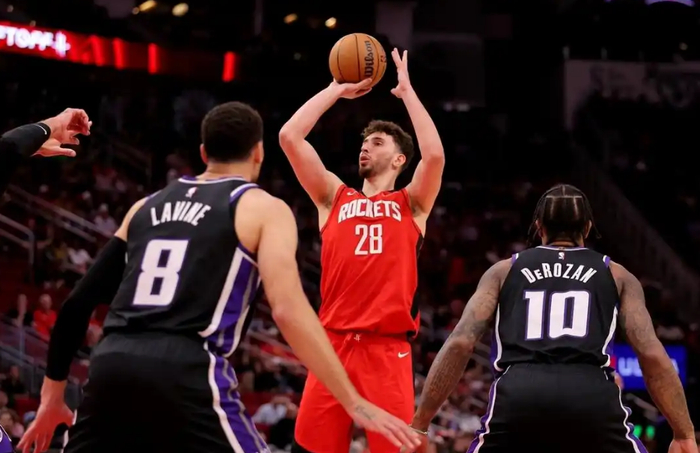 火箭冲击季后赛席位迎战勇士