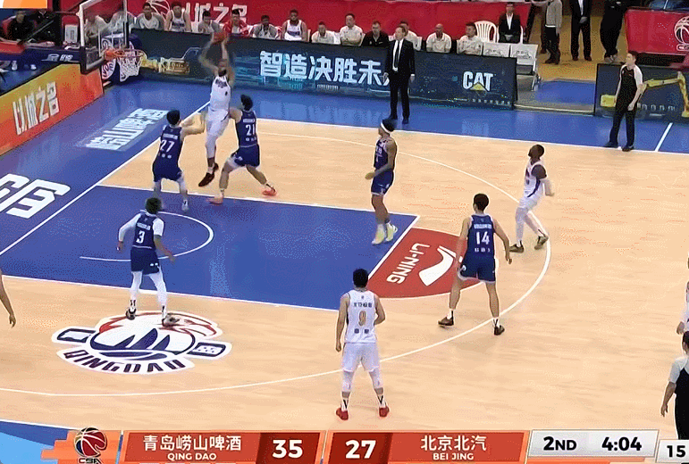 周琦两双引领北京客场力克青岛取三连胜