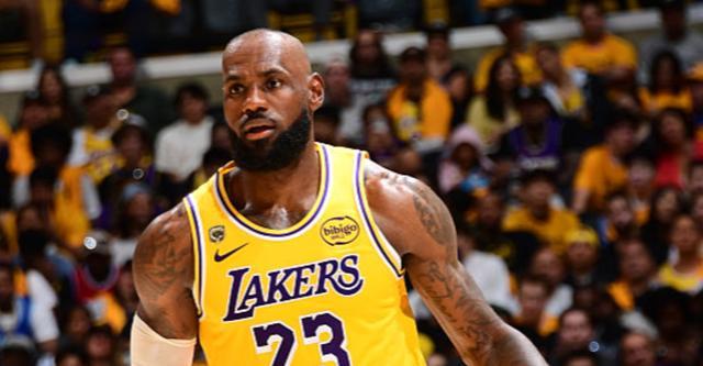 湖人客场力克火箭 系列赛1-0领先