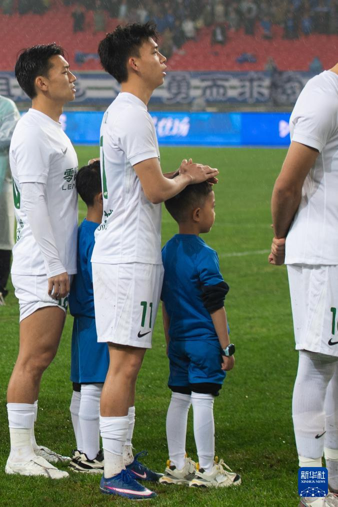 武汉三镇队主场力克浙江绿城，两连胜稳固积分