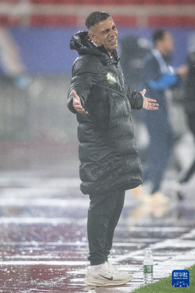 武汉三镇队主场力克浙江绿城，两连胜稳固积分